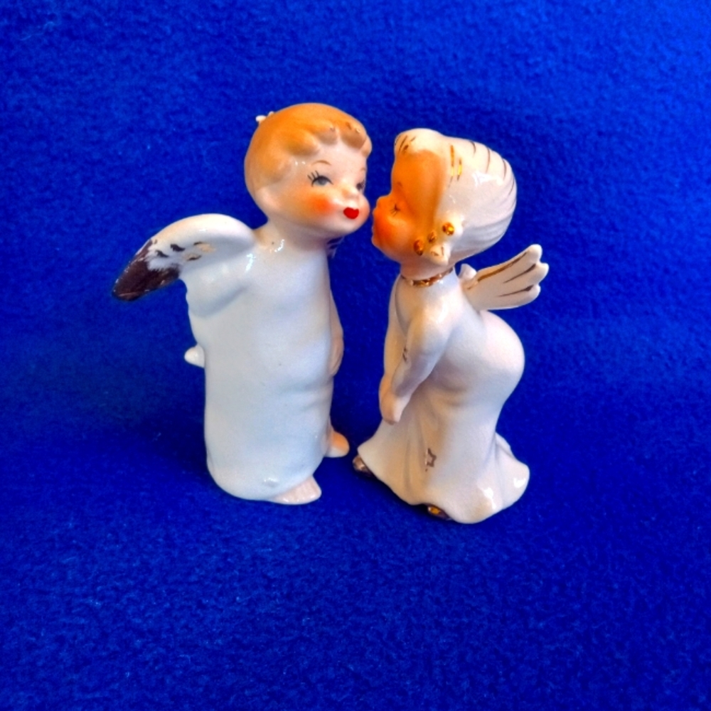 Kissing Angel Figurine Collectables